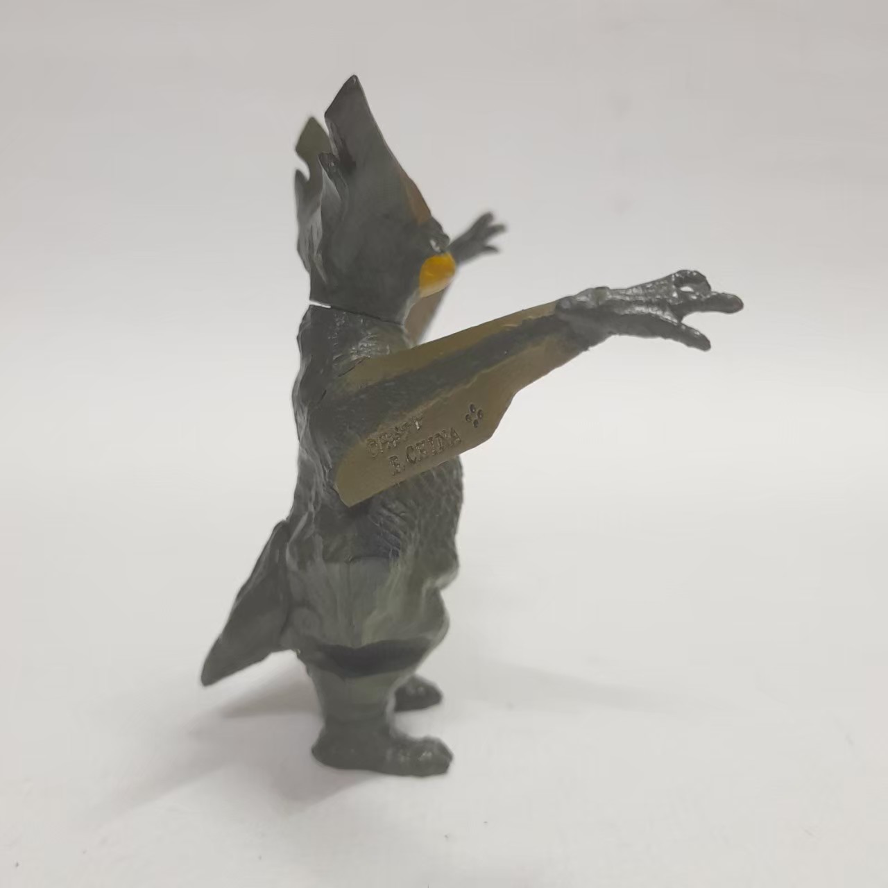 กาชาปอง สัตว์ประหลาด สตาร์เบม เกียรอน จากอุลตร้าเซเว่น ขนาดตามรูป มือสองสภาพดี มีรอยบ้าง