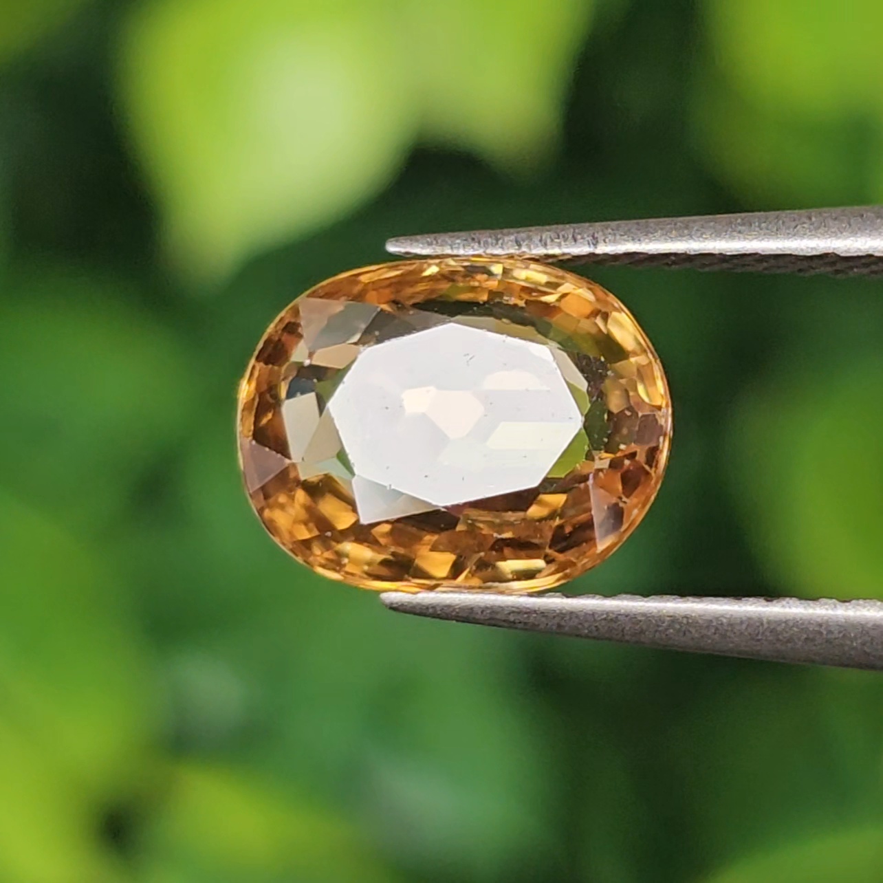 พลอย เพทาย (Zircon) 2.40 กะรัต (Cts.) พลอยแท้ อัญมณีมงคลประจําวันเกิด เครื่องประดับพลอย