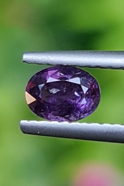 พลอย เพอเพิล แซฟไฟร์ สีม่วง Purple Sapphire ดิบ Unheated 0.63 กะรัต (Cts.) พลอยแท้ อัญมณีมงคลประจําวันเกิด เครื่องประดับพลอย