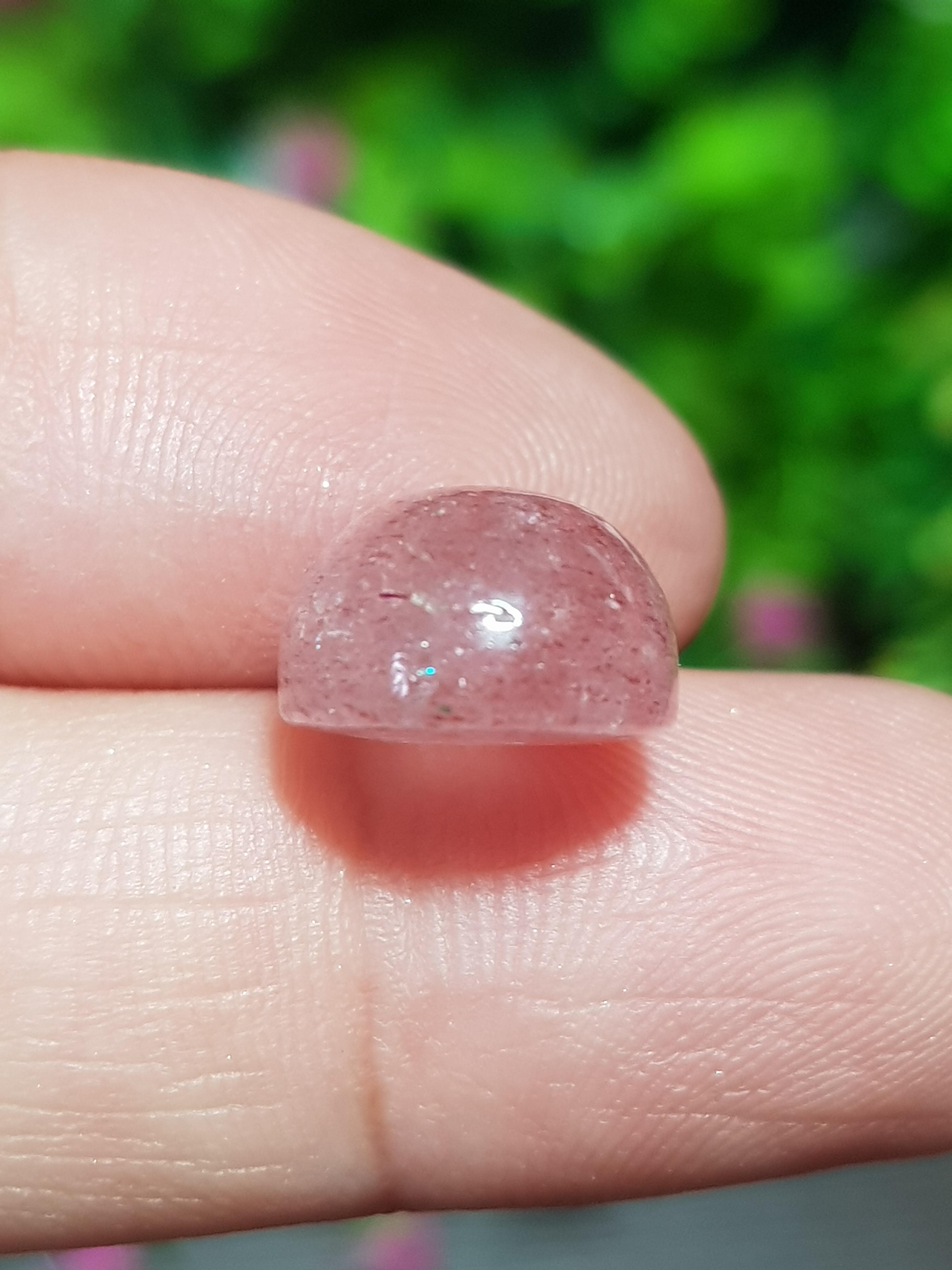 พลอย สตอเบอรี่ ควอตซ์ Strawberry Quartz 6.45 กะรัต (Cts.) พลอยแท้ อัญมณีมงคลประจําวันเกิด เครื่องประดับพลอย