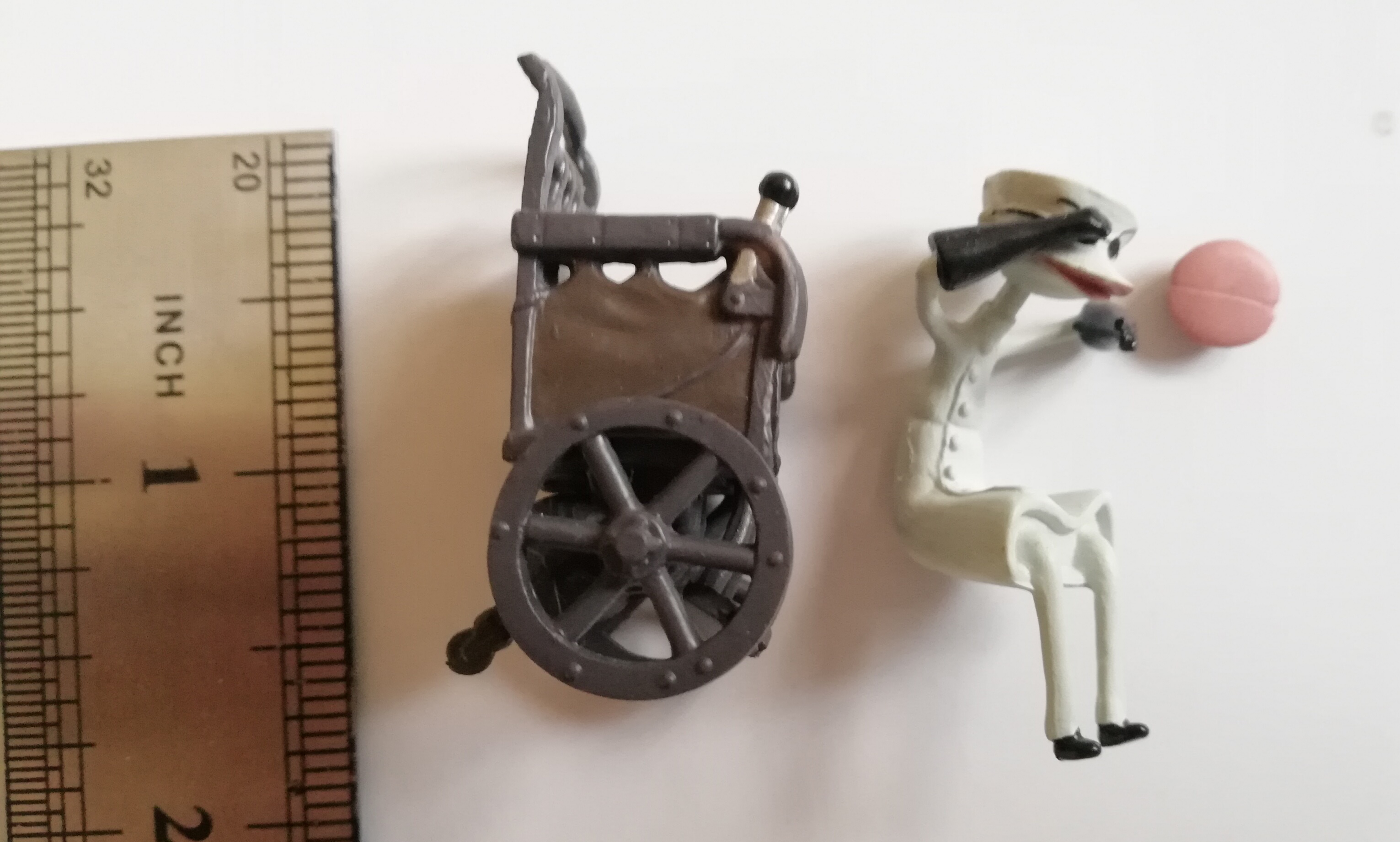 งานกาชาปอง ฟิกเกอร์ แคแรคเตอร์ จาก ไนท์แมร์ บีฟอร์ คริสมาสต์ DR. FINKELSTEIN นั่งรถเข็น ทำสีสำเร็จ