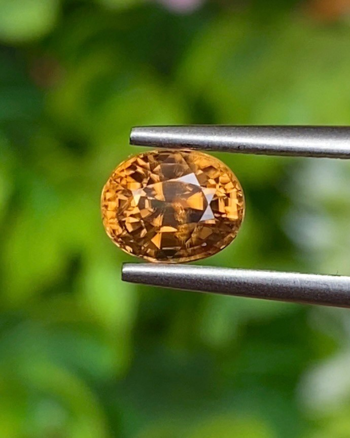 พลอย เพทาย (Zircon) 1.46 กะรัต (Cts.) พลอยแท้ อัญมณีมงคลประจําวันเกิด เครื่องประดับพลอย