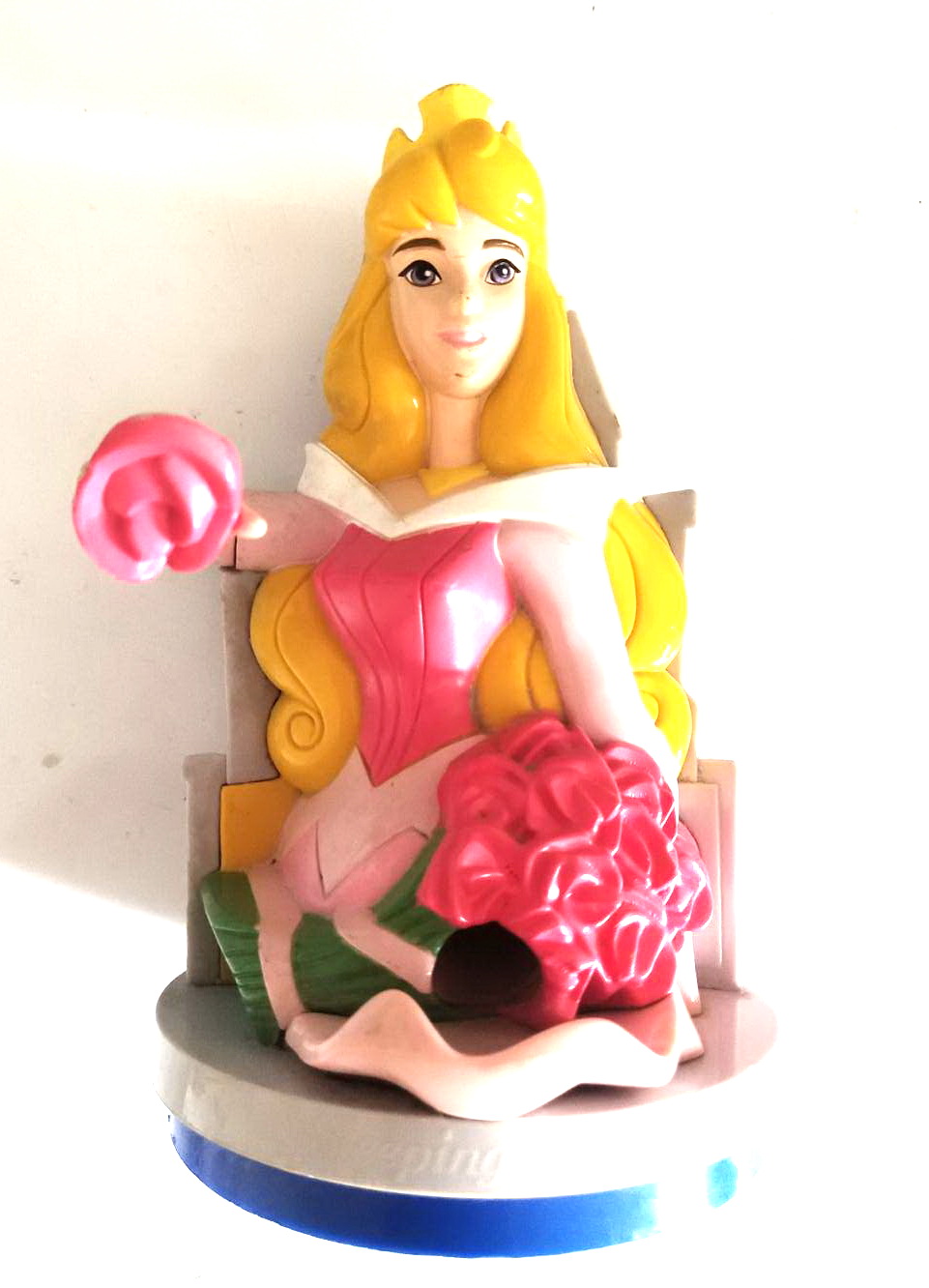 Topper เจ้าหญิงออโรร่า **มีรอยที่หน้า ตามภาพ ,เจ้าหญฺิงนิทรา ถือดอกไม้ มือซ้ายพับลงได้ ด้านหลังเป็นรูปปราสาท Disney's Sleeping Beauty