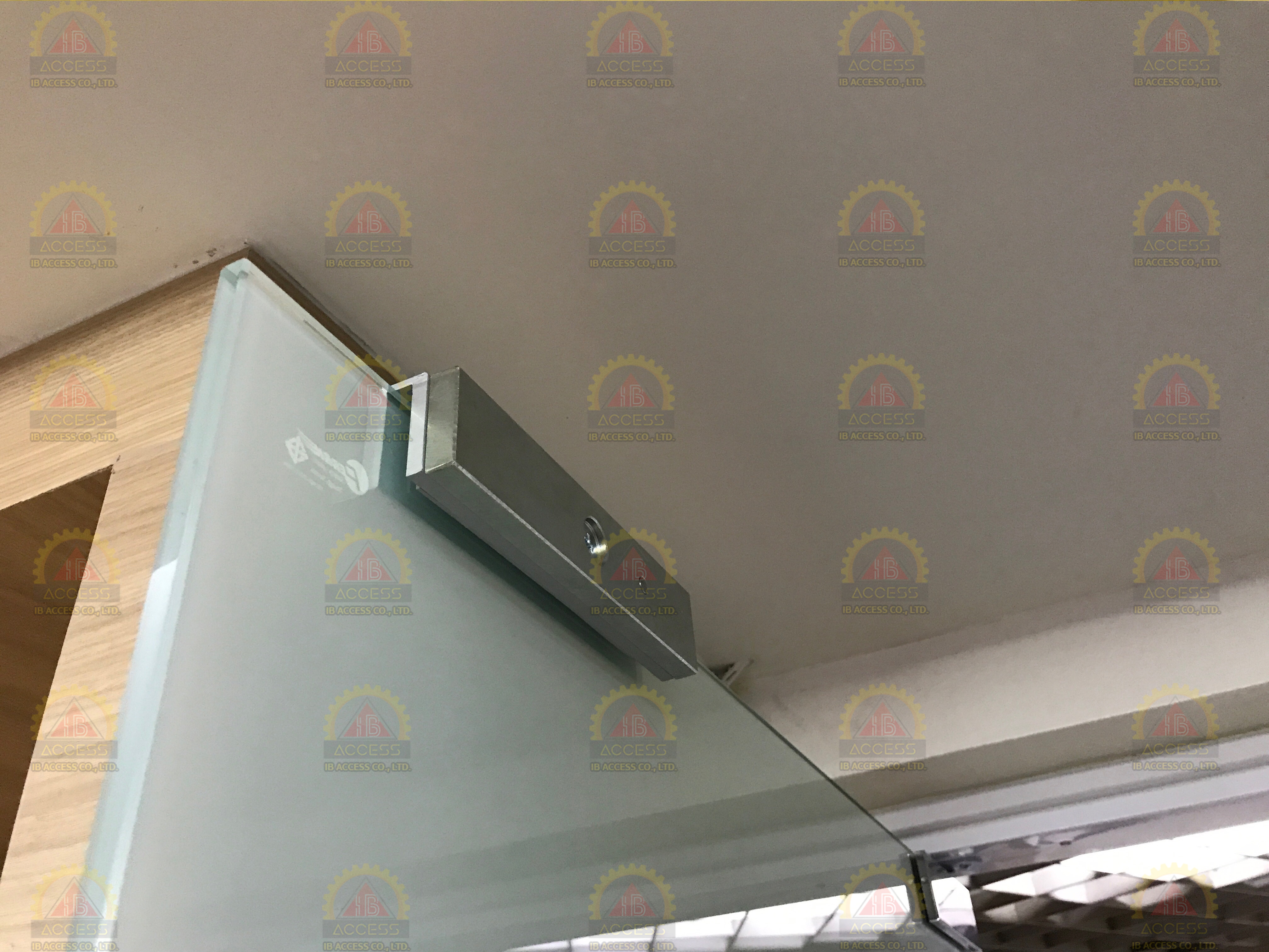 U Bracket สำหรับประตูกระจกบานเปลือยล่าง ยี่ห้อ BEL รุ่น U1-600