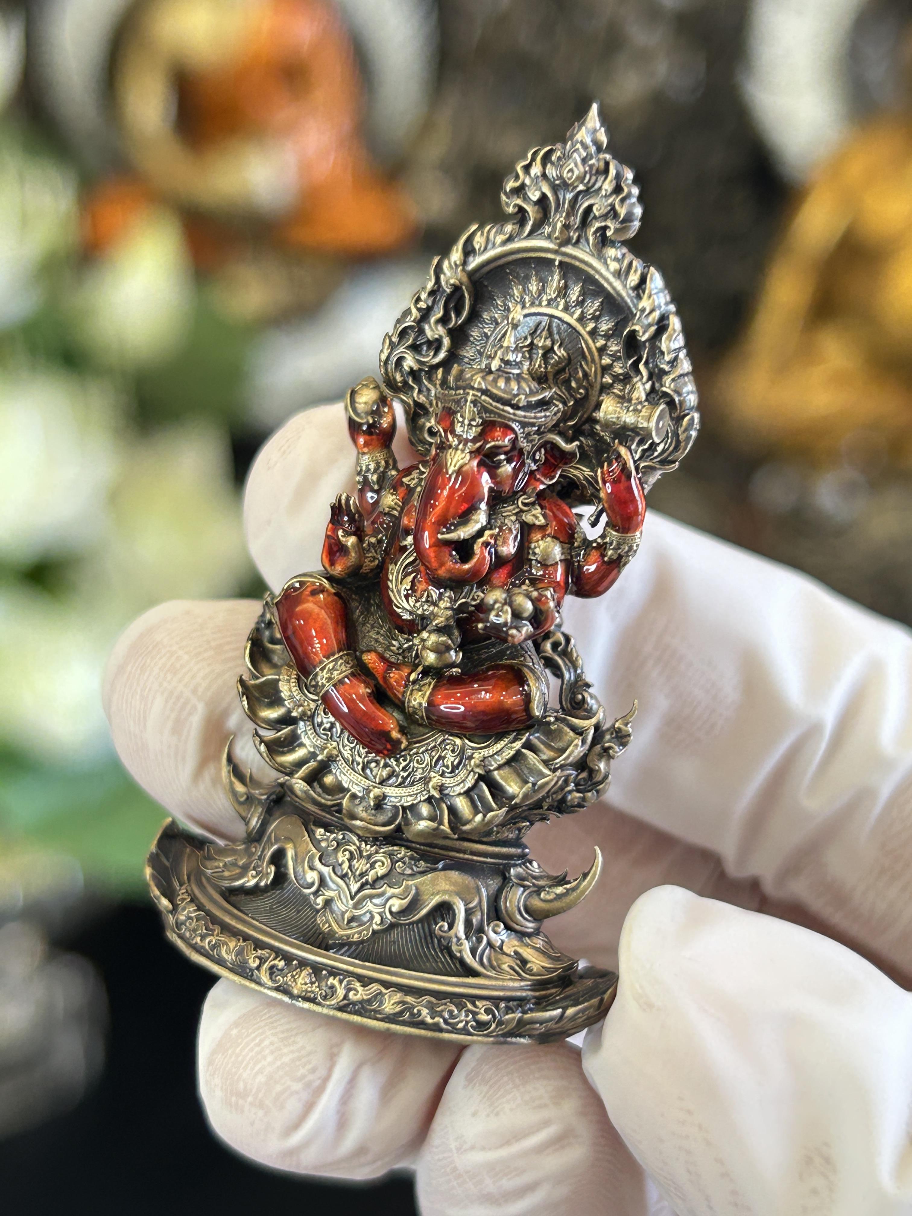 พระพิฆเนศรุ่นสุขสำเร็จนิรันดร์ เนื้อบรอนซ์ซาติน ลงยาแดง