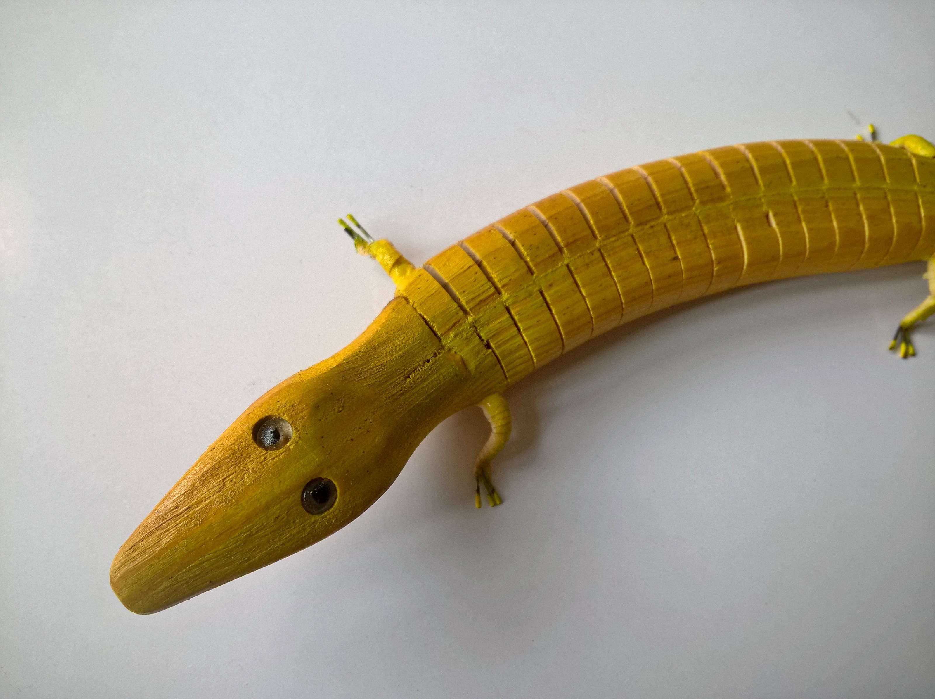 กิ้งก่าไม้ระกำ สีเขียว ขาปรับได้ จับหางสามารถเคลื่อนลำตัวได้ จับหางสามารถ เคลื่อนลำตัวได้ ขนาดตามภาพ