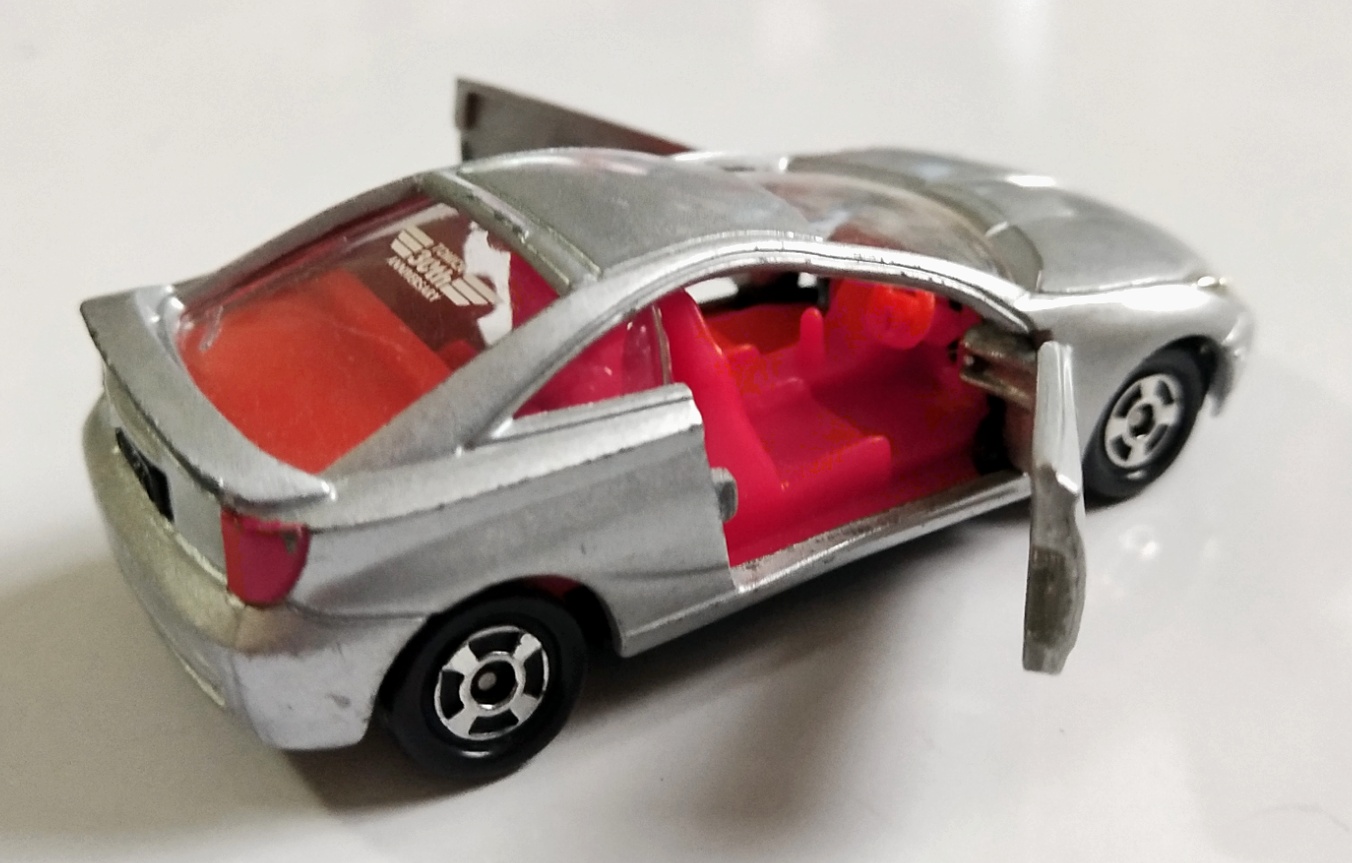 ของเล่น ของสะสม**มีตำหนิ กระจกร้าว ,รถเหล็ก Diecast car รถสปอร์ตสีเงิน เปิดประตูได้ Toyota Celica จาก Tomica