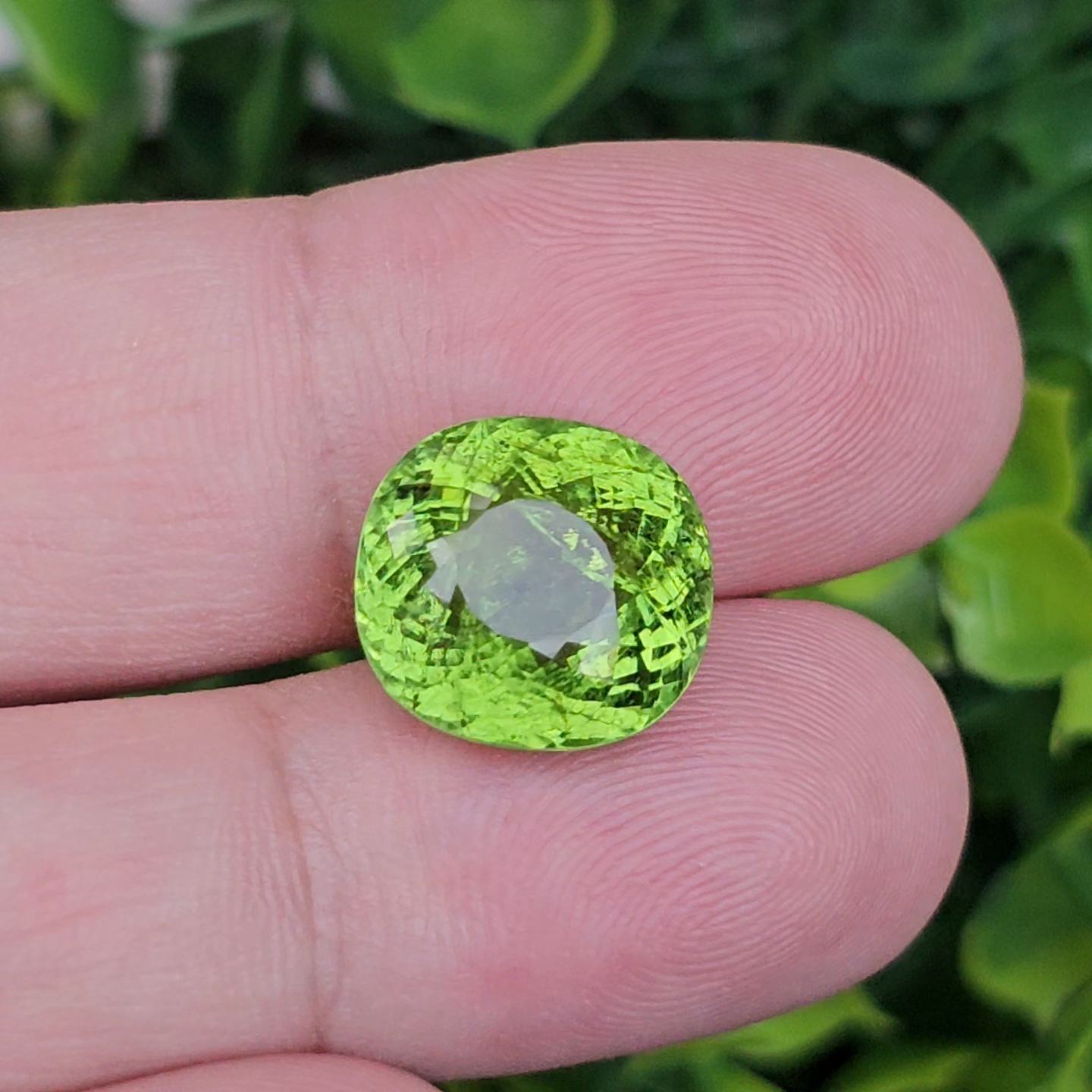 พลอย พาไรบ้า ทัวร์มาลีน Paraiba Tourmaline 11.02 กะรัต (Cts.) *สีพิเศษ เขียวนีออน neon green พร้อมใบเซอร์ พลอยแท้อัญมณีมงคล ประจําวันเกิด เครื่องประดับพลอย