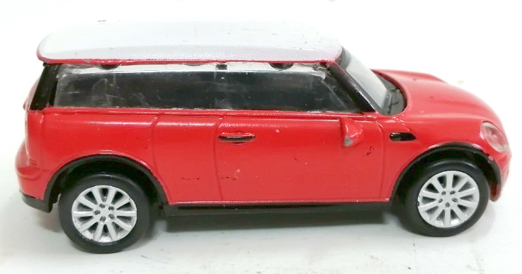 รถเหล็กงานเก่าสะสม สีแดง หลังคาสีขาว **สีถลอก มีตำหนิ ตามภาพ ขนาดยาวราว 10 ซม.ขายตามสภาพเก็บสะสม