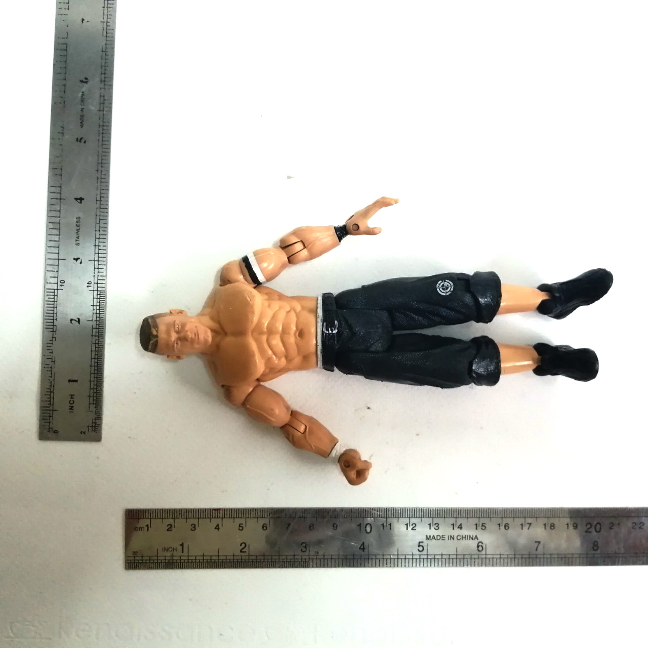 แอคชั่นฟิกเกอร์นักมวยปล้ำ จอห์น เซน่า ขยับข้อต่อได้ 7.5 นิ้ว มีลิขสิทธิ์ถูกต้อง สภาพมีรอยถลอกบ้าง ตามภาพ