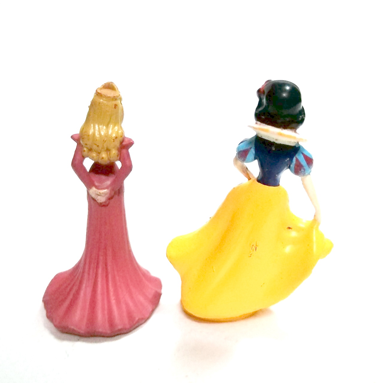 ฟิกเกอร์ ยางตัน ขนาด 2 -2.5 นิ้ว สโนไวท์ และ เจ้าหญิง ออโรร่า จากเรื่อง เจ้าหญิงนิทรา สภาพดี ออโรร่า ตัวเล็กกว่าเล็กน้อย ขายเหมา2ตัวไม่แยก