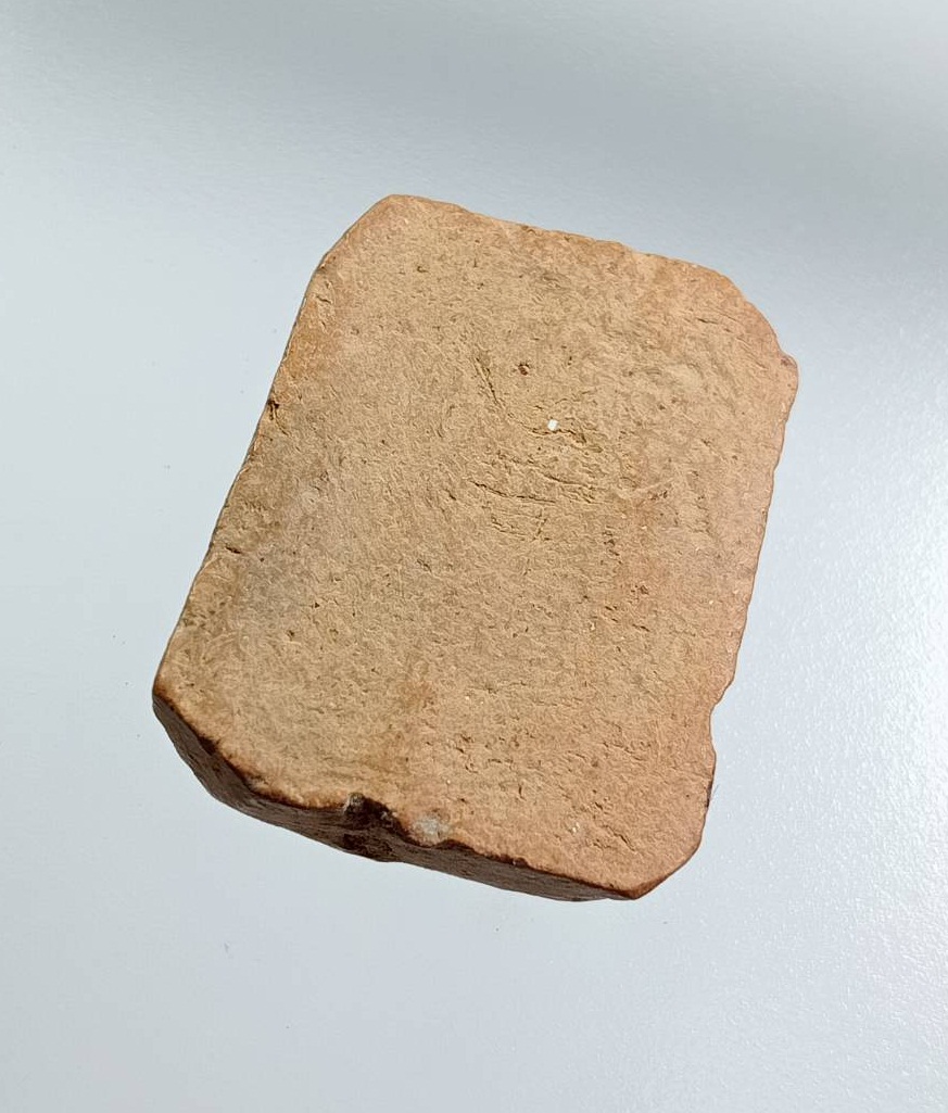 ผ3202 พระเนื้อดิน หลวงพ่อปาน วัดบางนมโค พิมพ์ทรงไก่