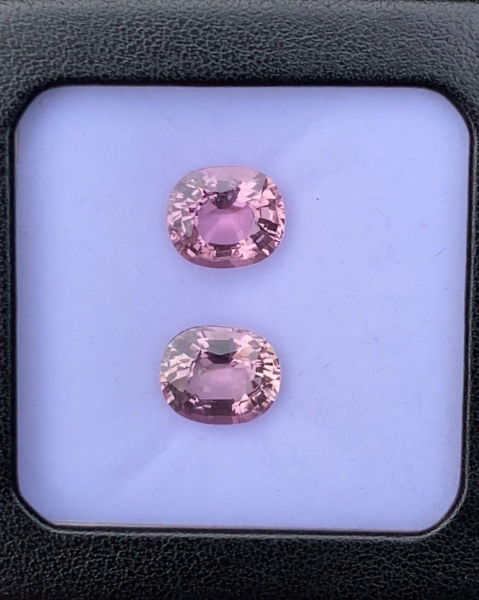 พลอย ชมพู พิ้งค์ ทัวร์มารีน (Pink Tourmaline) 2 เม็ด (Pcs.) 8.09 กะรัต (Cts.) อัญมณีมงคลประจําวันเกิด เครื่องประดับพลอย