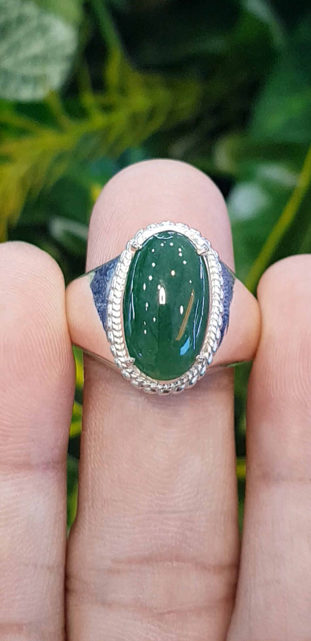 หยก พม่า แท้ Jade แหวนหยก 翡翠戒指 (Jadeite ring) 3.00 กะรัต (Cts.) ดิบ ไม่ผ่านการปรับปรุง (Type A) พม่า (Myanmar)
