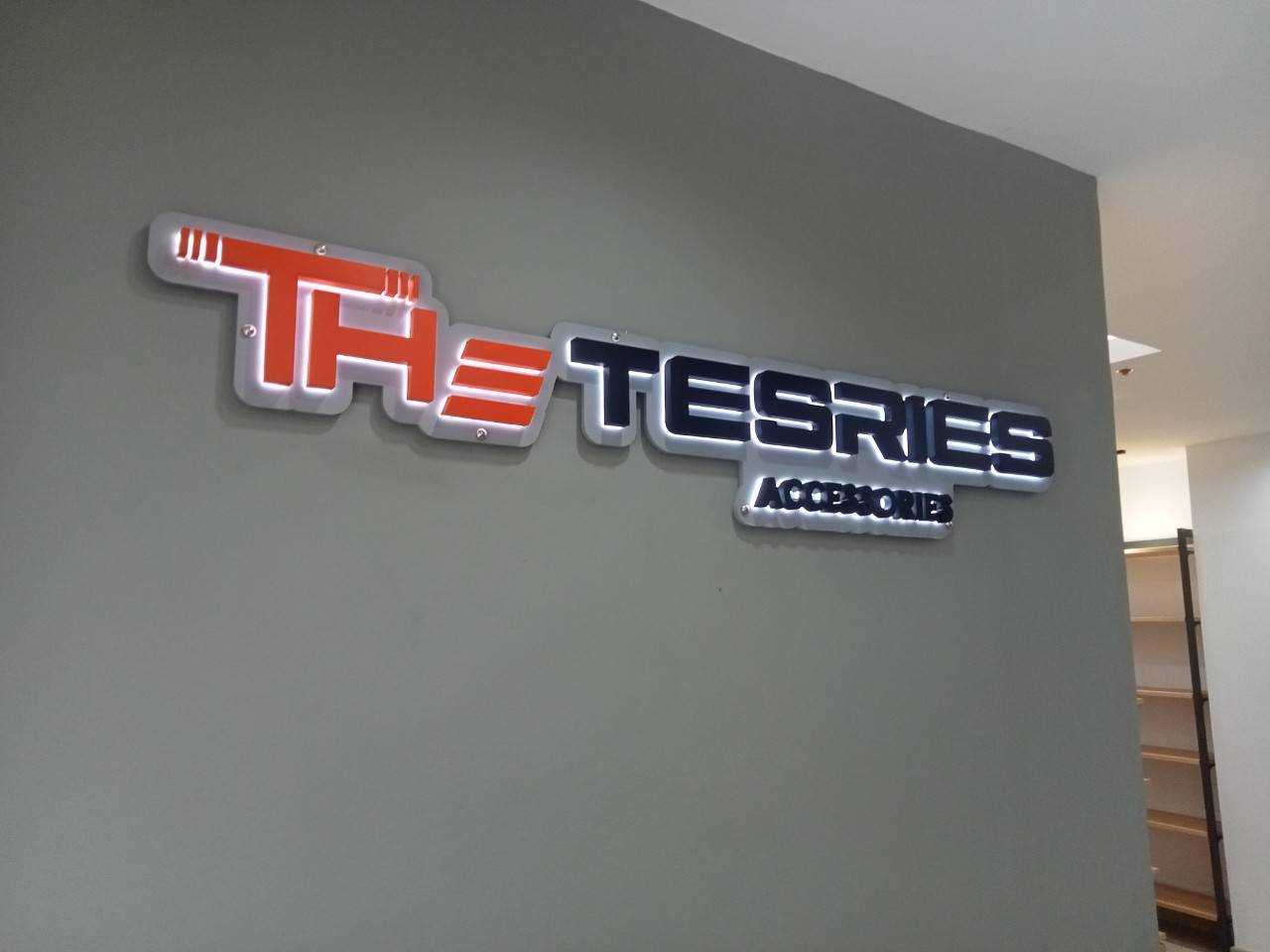 ป้ายอักษรซิงค์ทำสีไฟออกหลัง โลหะสแตนเลสแฮร์ไลน์ สแตนเลสหน้าทองไฟออกหลัง