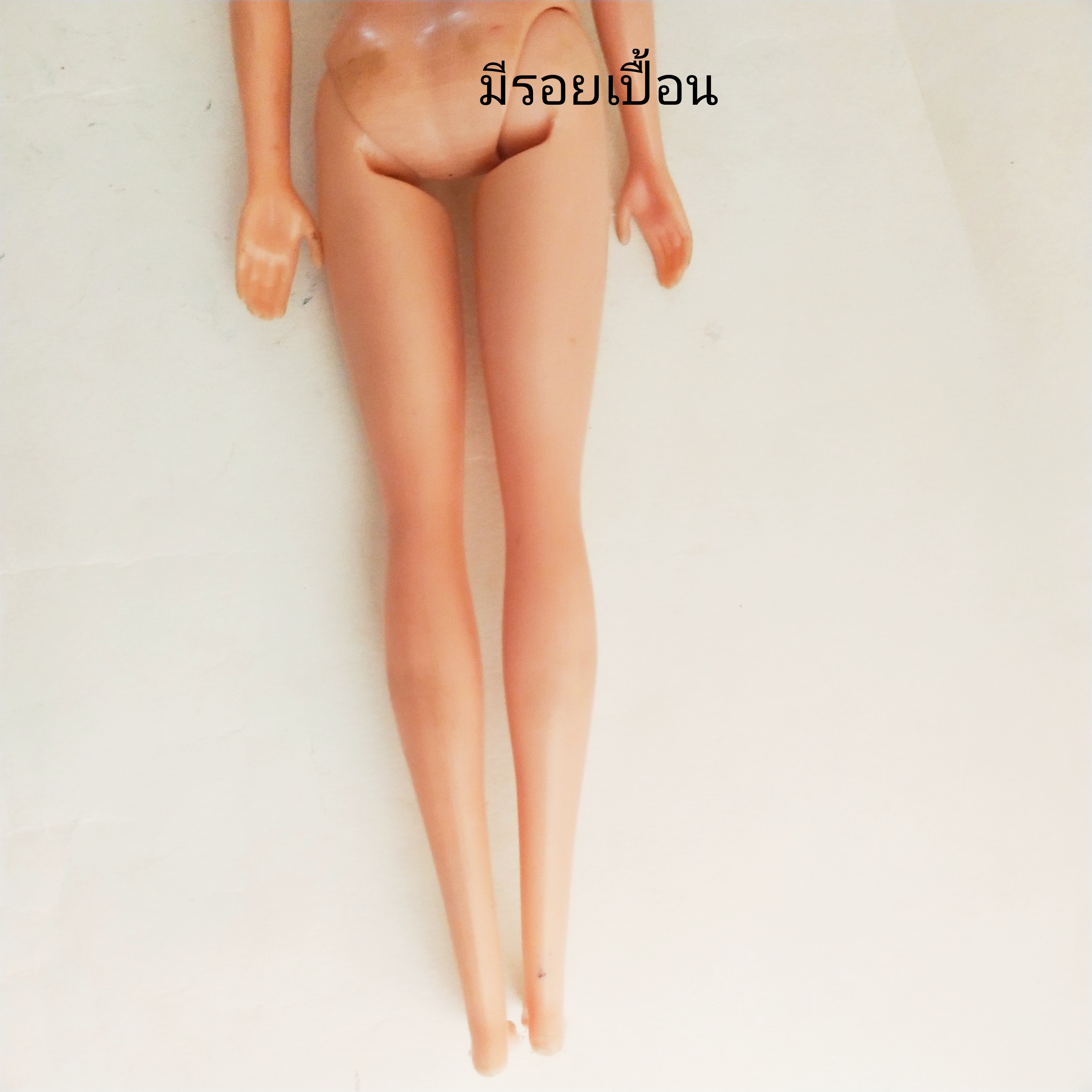 ตุ๊กตาบาร์บี้ หน้าสวย** แขนหลวม มีรอยเปื้อนโปรดดูทุกภาพ, รุ่นขาแข็งโค้งงอไม่ได้ Mattel Indonesia 2015