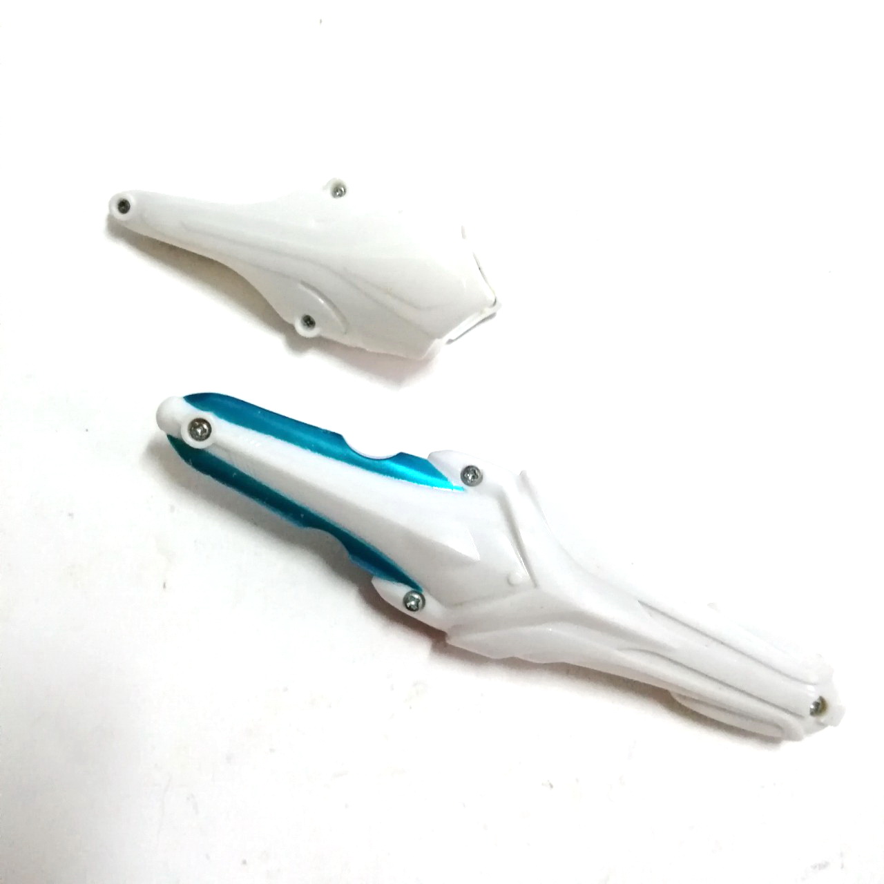 อุปกรณ์แปลงร่างอุลตร้าแมนเน๊กซัส อีโวทรัสเตอร์ ขนาดตามรูป ถอดปลอกออกจากกันได้ ***ไม่มีวงจรไฟฟ้า ***มีรอย พิจารณาก่อนซื้อ