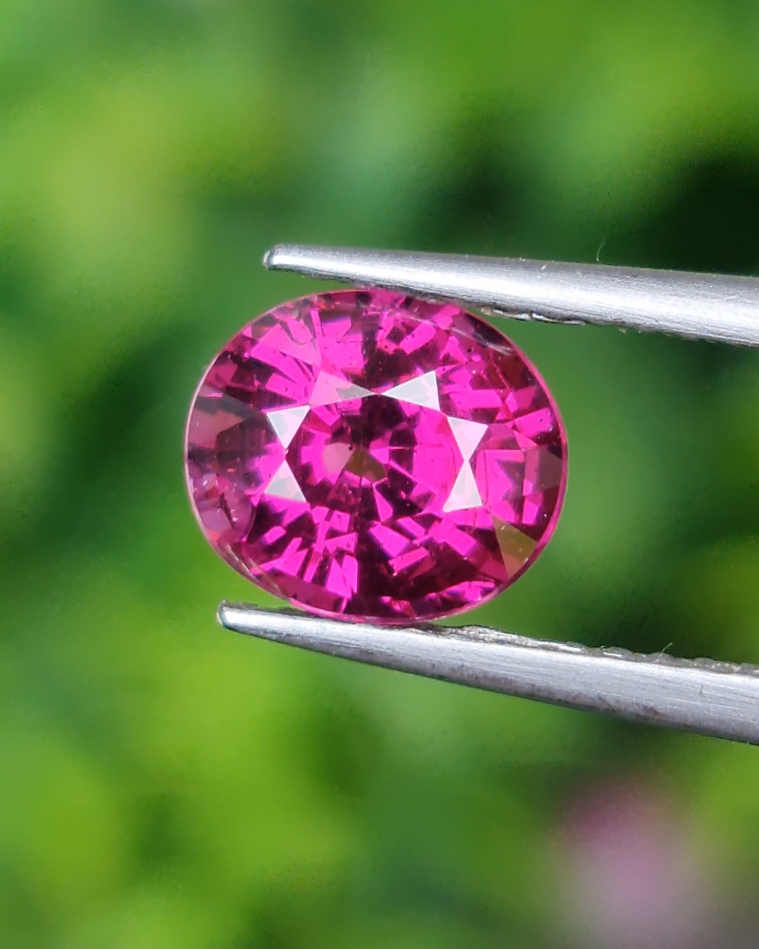 พลอย โรโดไลต์ กาเน็ท Rhodolite Garnet 1.54 กะรัต Cts.พลอยแท้ อัญมณีมงคลประจําวันเกิด เครื่องประดับพลอย