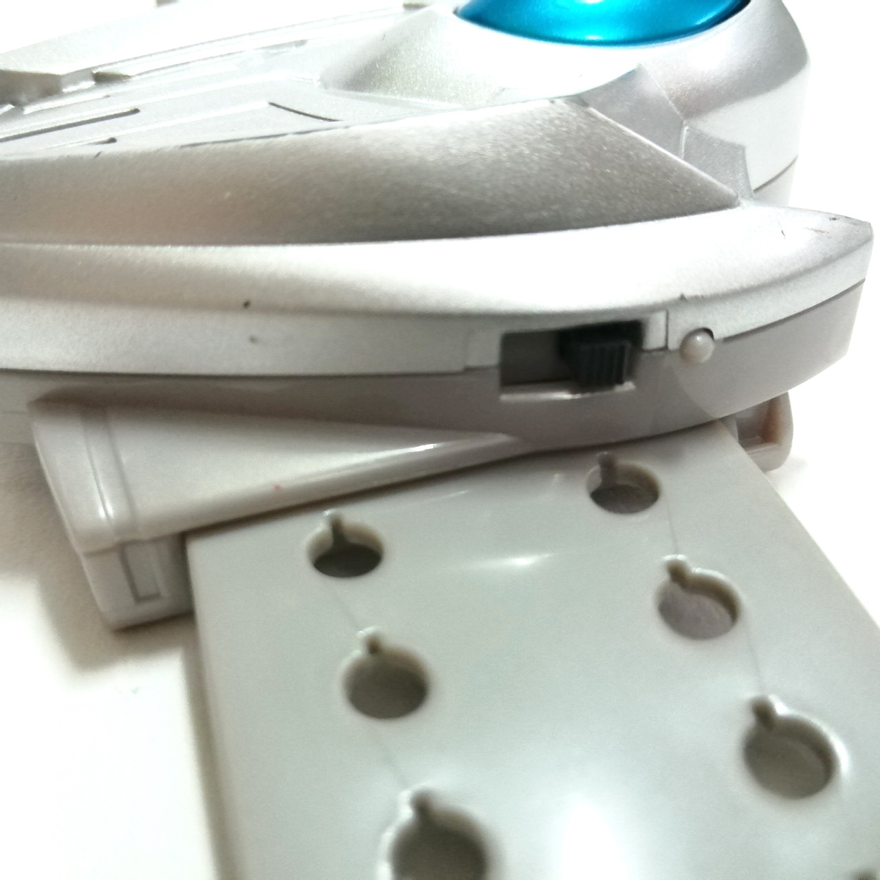 ซาก้า เบลซเลท อุปกรณ์แปลงร่างรวม สำหรับ3อุลตร้าแมน คือ อุลตร้าแมนซีโร่, อุลตร้าแมนไดน่า และ อุลตร้าแมนคอสมอส รวมร่างกัน เป็นอุลตร้าแมนซาก้า ขนาดตามภาพ กดปุ่มมีเสียง สภาพดี มีรอยบ้าง อุปกรณ์ครบ รวมสายสภาพดี