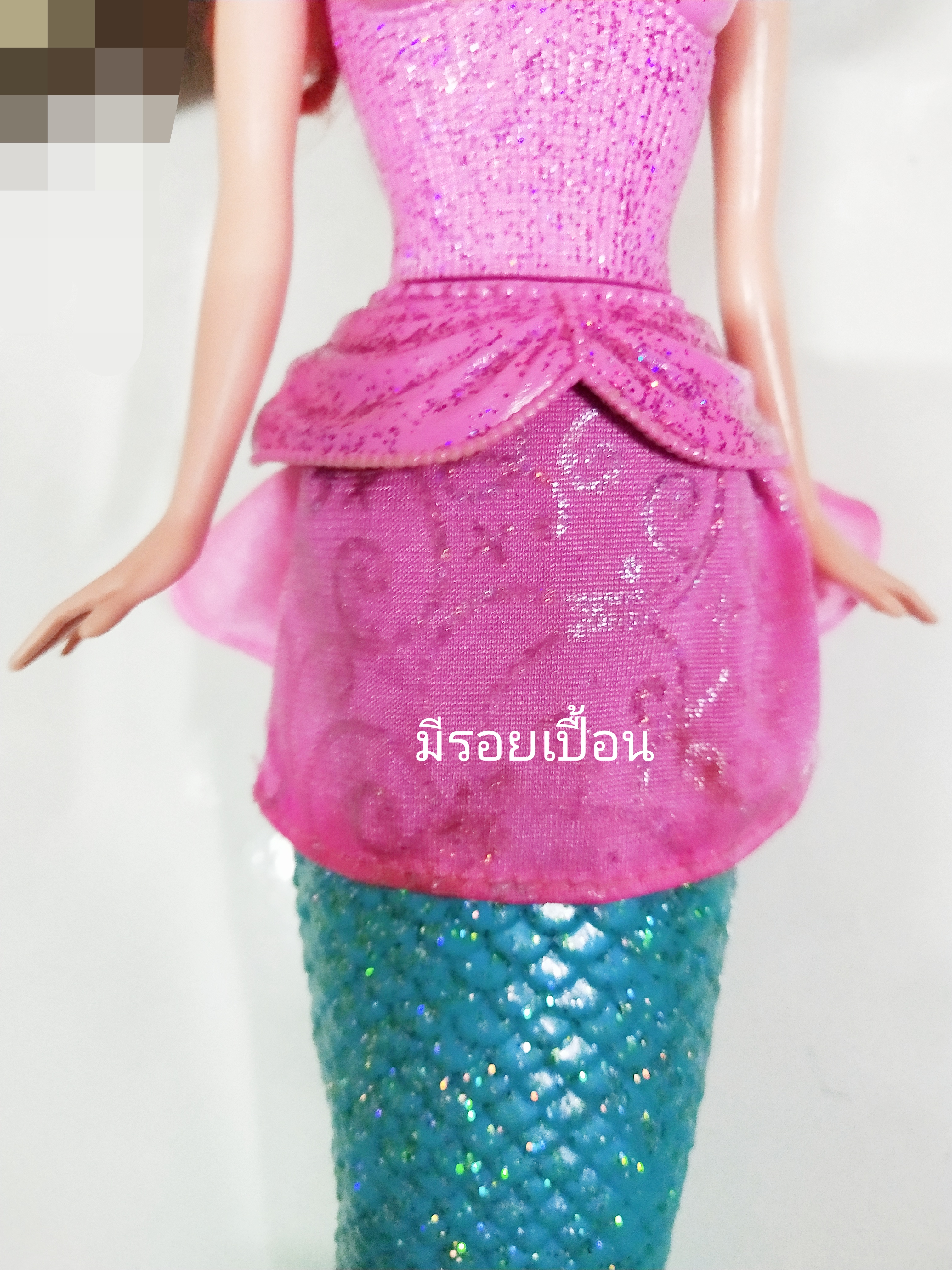 ตุ๊กตาบาร์บี้เจ้าหญิงเงือกน้อยแอเรียล ของแท้ Mattel สามารถเปลี่ยนจากหางเป็นกระโปรงได้ ด้วยการค่อยๆดึงกระโปรงลงมา จนมีความยาวตามภาพแล้วจะได้เจ้าหญิง และเมื่อต้องการกลับเป็นเงือกน้อยก็ให้ค่อยๆดึงส่วนของหาง ที่อยู่ใต้กระโปรงลงมาส่วนของกระโปรงจะกลับขึ้นไปจนได