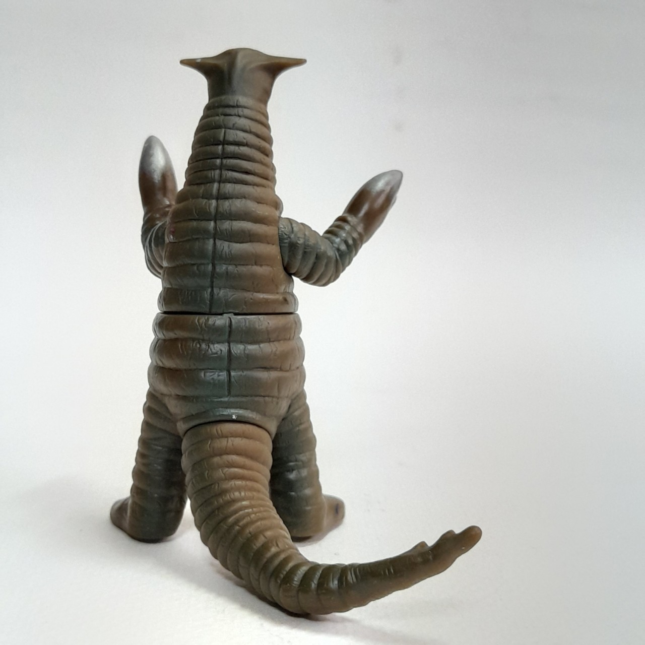 ซอฟ 4-4.5นิ้ว สัตว์ประหลาดซาโดร่า ศัตรูอุลตร้าแมนแจ๊ค ขนาดตามรูป มือสองสภาพดี มีรอยบ้าง ค่อนข้างหายาก