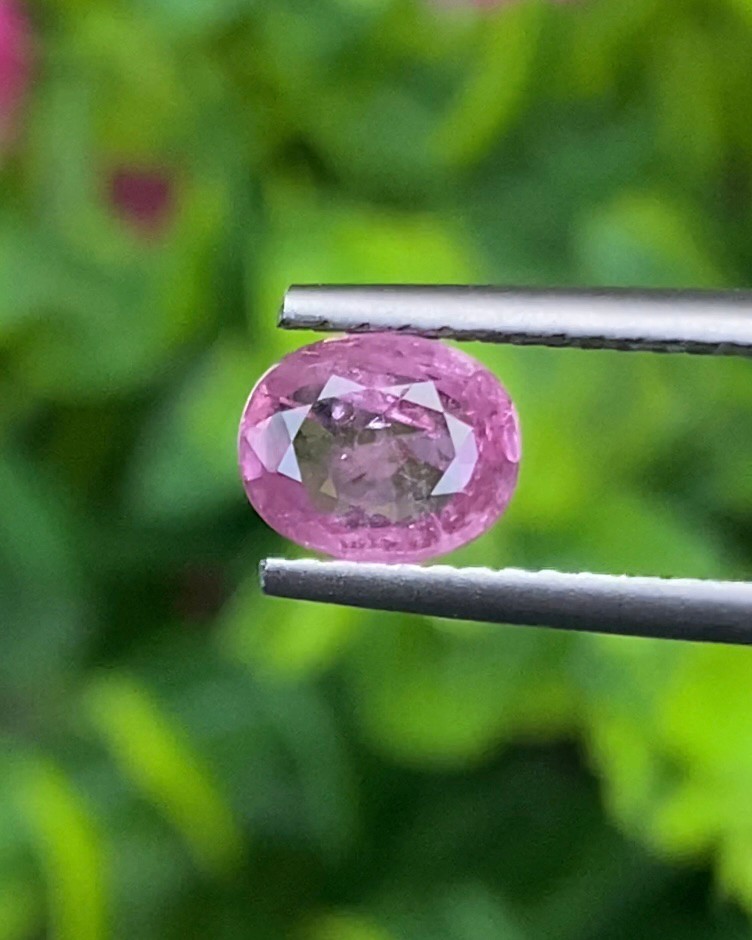 พลอย ชมพู พิ้ง แซฟไฟร์ Pink Sapphire 1.00 กะรัต (Cts.) พลอยแท้ อัญมณีมงคลประจําวันเกิด เครื่องประดับพลอย