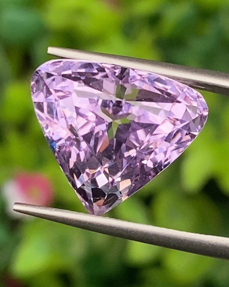 พลอย คุนไซท์ Kunzite 14.84 กะรัต (Cts.) พลอยแท้อัญมณีมงคล ประจําวันเกิด เครื่องประดับพลอย