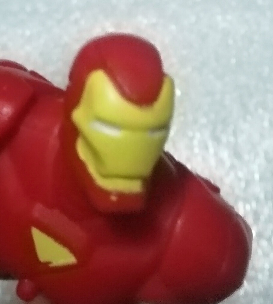 โมเดล ไออ้อนแมนท่าเหาะ pull back **มีตำหนิ โปรดตรวจสอบทุกภาพ, Pull back model "Iron Man"