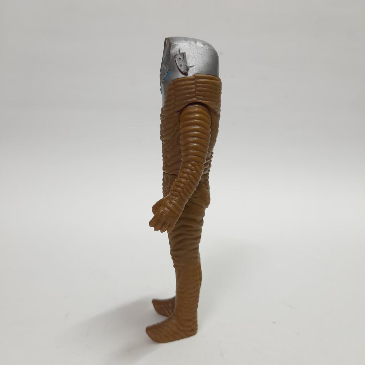 ซอฟ 5.5นิ้ว มนุษย์ดาวซาราป จากอุลตร้าแมนเมบิอุส ออกขายในรุ่น อุลตร้าแมน เอ๊กซ์ ขนาดตามภาพ มือสองสภาพดีมีรอยบ้าง มีสติ๊กเกอร์ใต้เท้า