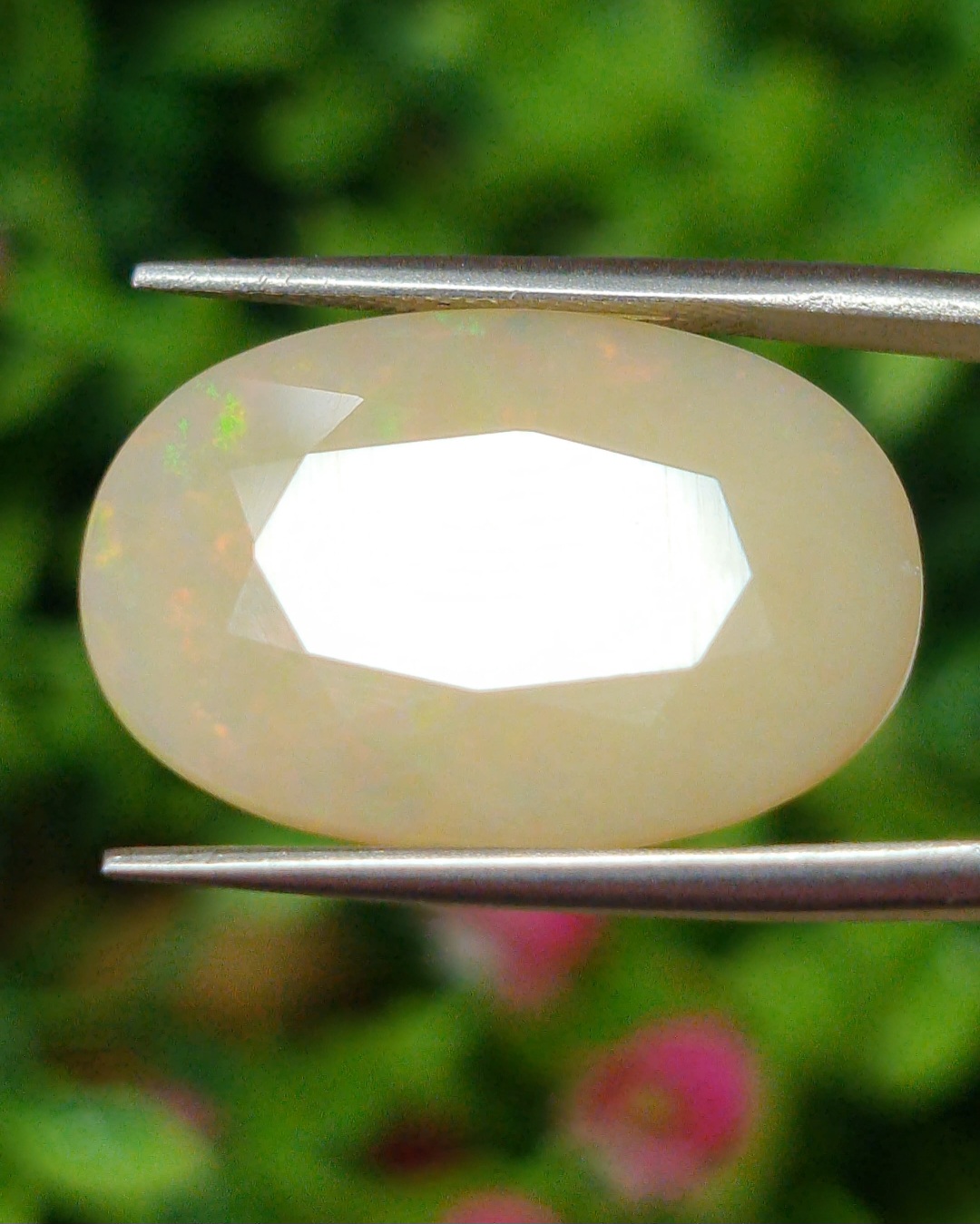 พลอย ไวท์ โอปอล White Opal 12.80 กะรัต (Cts.) พลอยแท้ อัญมณีมงคลประจําวันเกิด เครื่องประดับพลอย