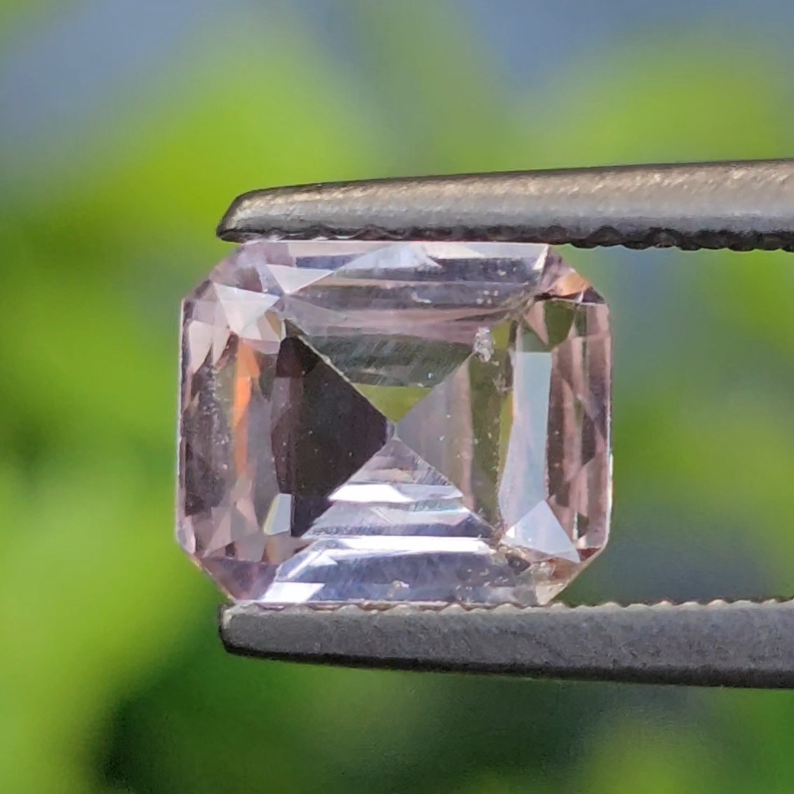 พลอย พัดพารัดชา Padparadscha Sapphire 1.23 กะรัต (Cts.) ดิบ (Unheated) พลอยแท้ อัญมณีมงคลประจําวันเกิด เครื่องประดับพลอย