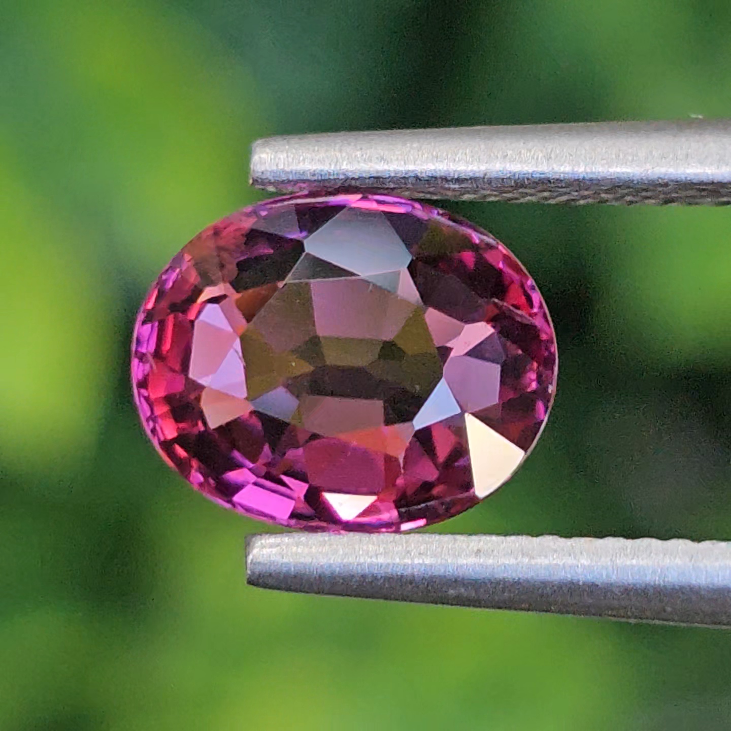 พลอย อุมบาไลต์ การ์เน็ต Umbalite Garnet 1.56 กะรัต (Cts.) ดิบ Unheated ลอยแท้ อัญมณีมงคลประจําวันเกิด เครื่องประดับพลอย