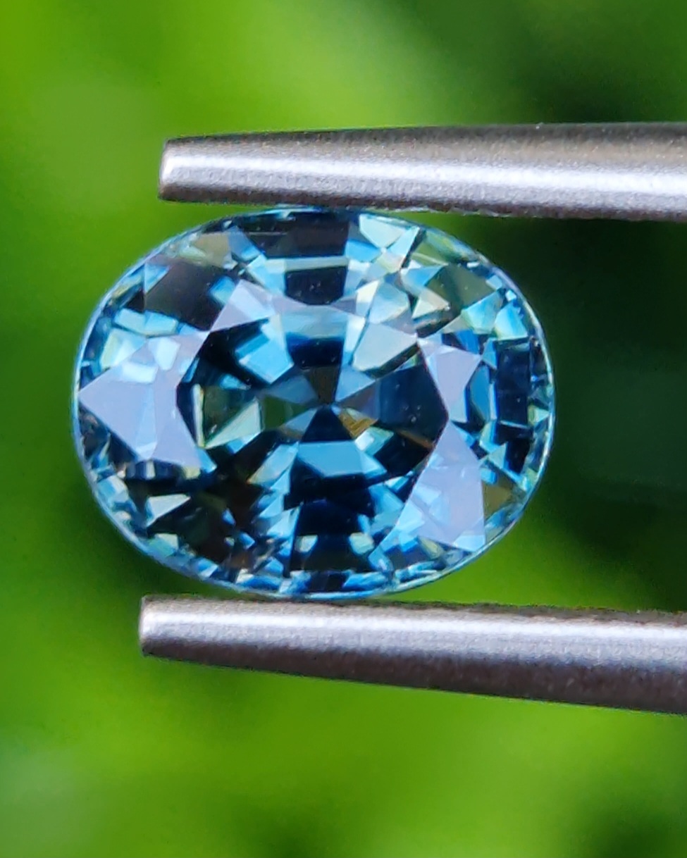 พลอย เพทาย (Zircon) 2.01 กะรัต (Cts.) พลอยแท้ อัญมณีมงคลประจําวันเกิด เครื่องประดับพลอย