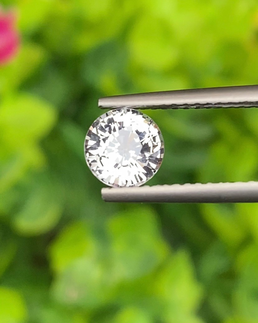 พลอย ไวท์ แซฟไฟร์ (White/Colorless Sapphire) 1.21 กะรัต Cts. ดิบ Unheated พร้อมใบเซอร์ (พลอยฝากขาย) พลอยแท้ อัญมณีมงคลประจําวันเกิด เครื่องประดับพลอย