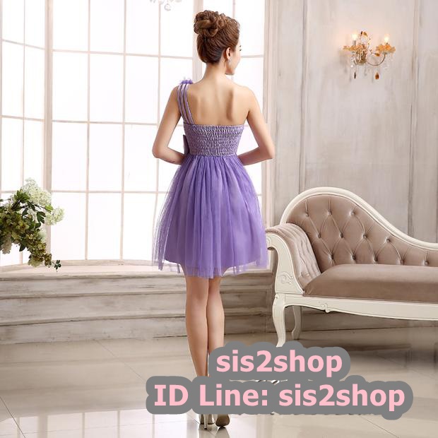 พร้อมส่ง ชุดเดรสสั้น เกาะอก ไหล่เดียวแต่งดอก เอวคาดโบว์ จับสม๊อกด้านหลัง สีม่วง