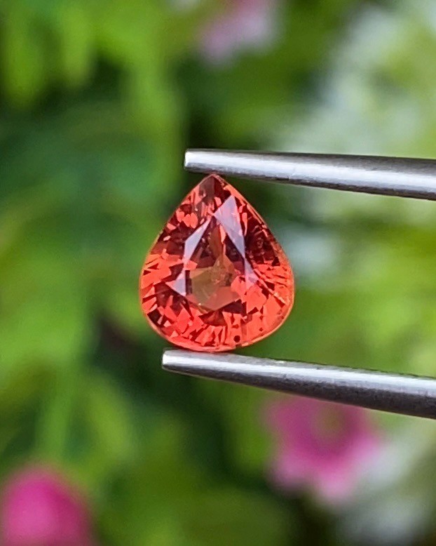 พลอย ออเรนจ์ แซฟไฟร์ Orange Sapphire 0.99 กะรัต (Cts.) พลอยแท้ อัญมณีมงคลประจําวันเกิด เครื่องประดับพลอย