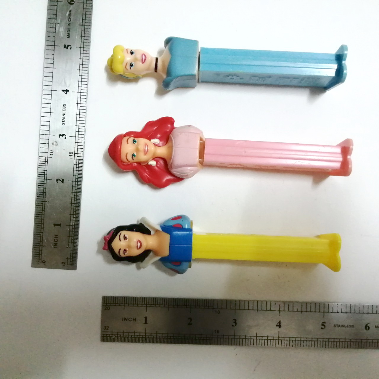 ของสะสมเจ้าหญิงดิสนีย์ กล่องใส่ขนมเพซรุ่นเก่า :-เจ้าหญิงสโนว์ไวท์,แอเรี่ยล,ซินเดอเรลล่า Pez dispenser old Disney princess Collection: Snow White, Ariel, Cinderella***ไม่มีขนม