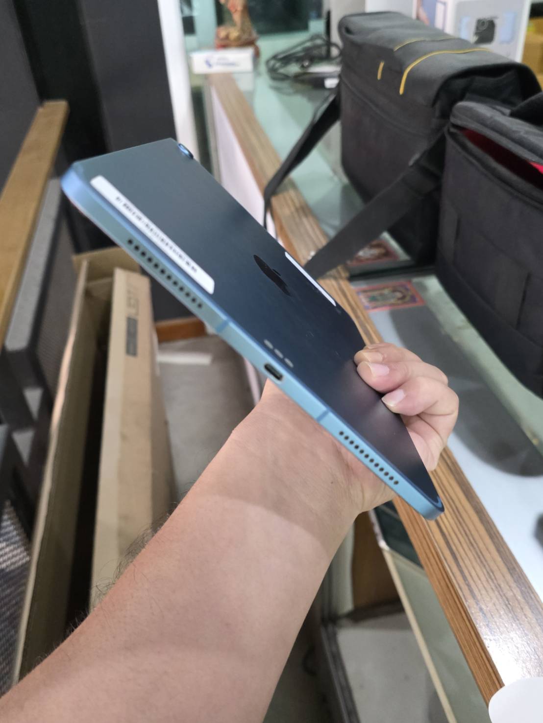 Apple iPad Air Gen5 64GB+Adapter แบต 81%