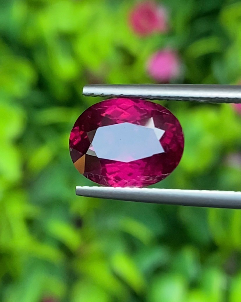 พลอย โรโดไลต์ กาเน็ท Rhodolite Garnet 4.025 กะรัต Cts.พลอยแท้ อัญมณีมงคลประจําวันเกิด เครื่องประดับพลอย