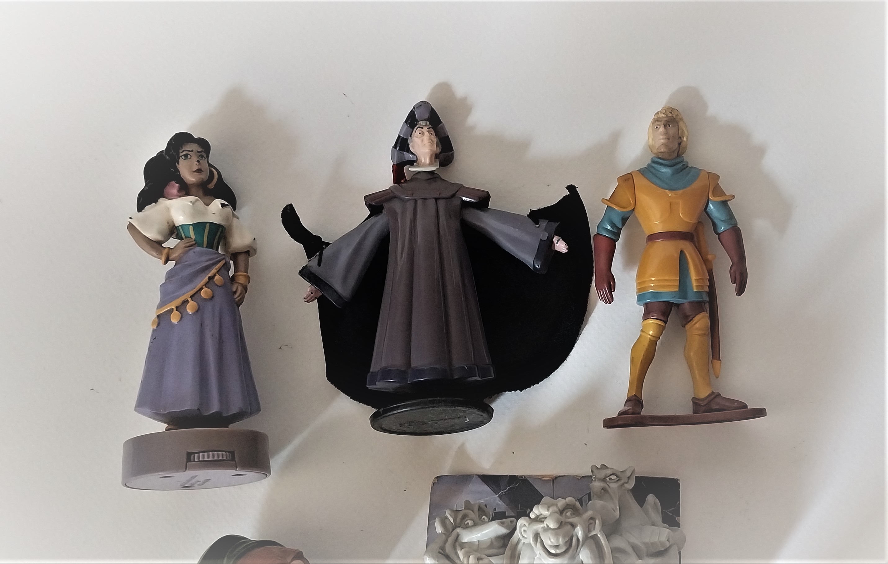 เซ็ทตุ๊กตาของพรีเมี่ยมจากแมคโดนัลด์ ชุด คนค่อมแห่งนอร์เธอะดาม ***งานมีรอยสีถลอกตามภาพ