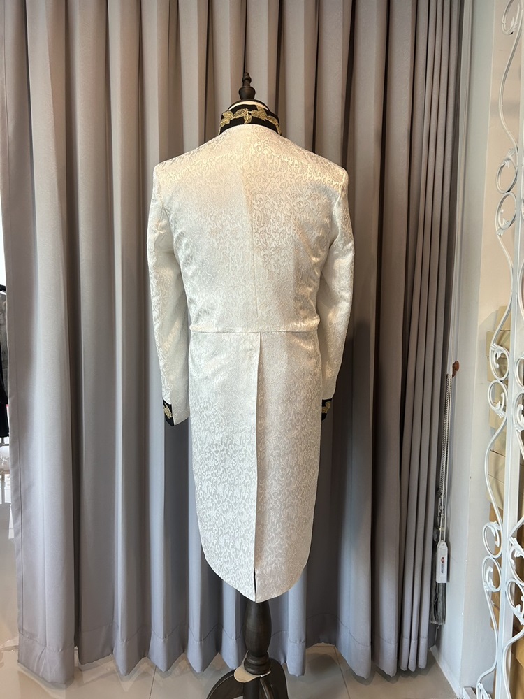 เช่า เสื้อสูทเจ้าชาย สูทอังกฤษ ขุนนางอังกฤษ สีขาว ปักดิ้นสีทอง