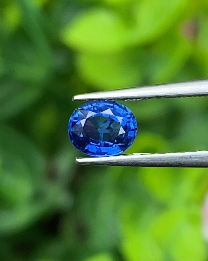 พลอย ไพลิน blue sapphire ซีลอน (Ceylon) 0.68 กะรัต (Cts.) พลอยแท้ อัญมณีมงคลประจําวันเกิด เครื่องประดับพลอย