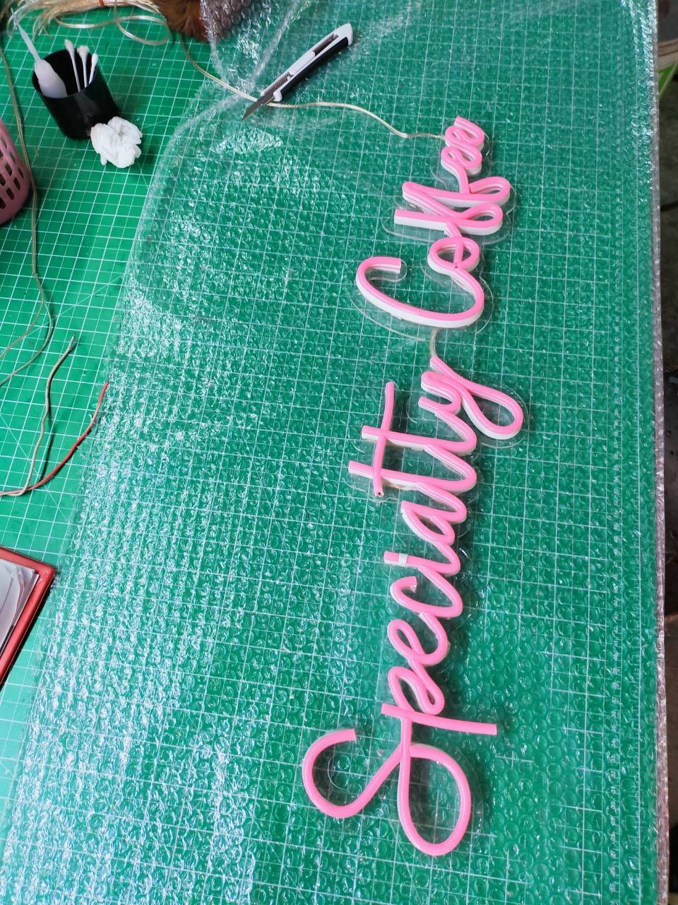 ป้ายไฟนีออยดัด LED - Specitty Collee