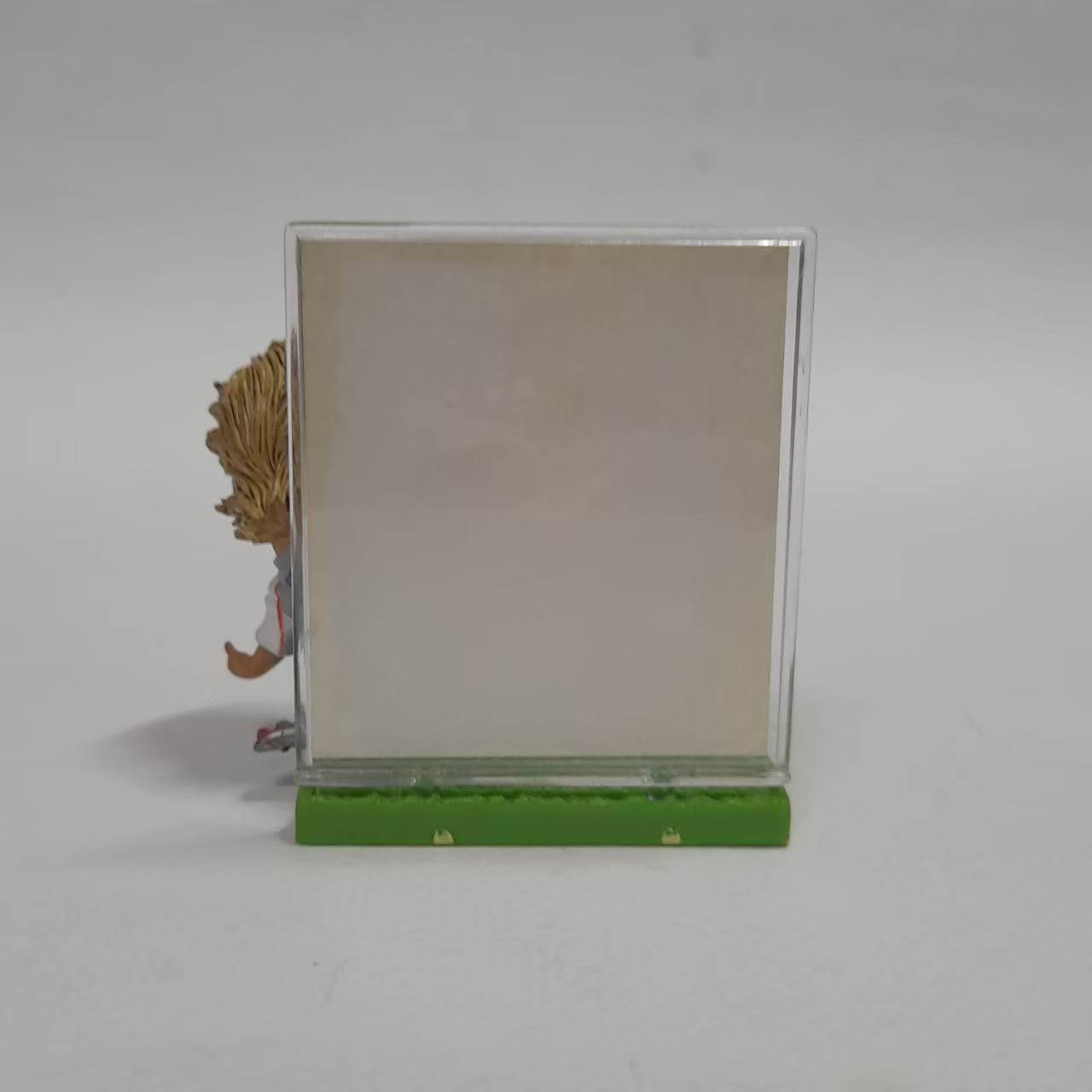 ฟิกเกอร์ นักบอล ทีมญี่ปุ่น Shunsuke Nakamura (ผมยาว)ขนาดตามรูป มีฐาน มีฉาก มือสอง สภาพดีมีรอยบ้าง