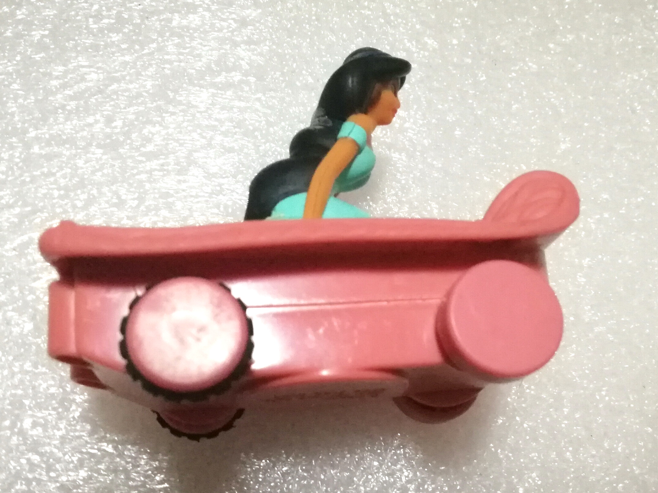 เซ็ทเจ้าหญฺงดิสนีย์ Disney princess "อาละดิน Alladin - เจ้าชายและเจ้าหญิงจัสมิน" เหาะบนพรมเป็นรถ ของสะสมจากแมคโดนัลด์ **มีตำหนิ โปรดตรวจสอบทุกภาพ