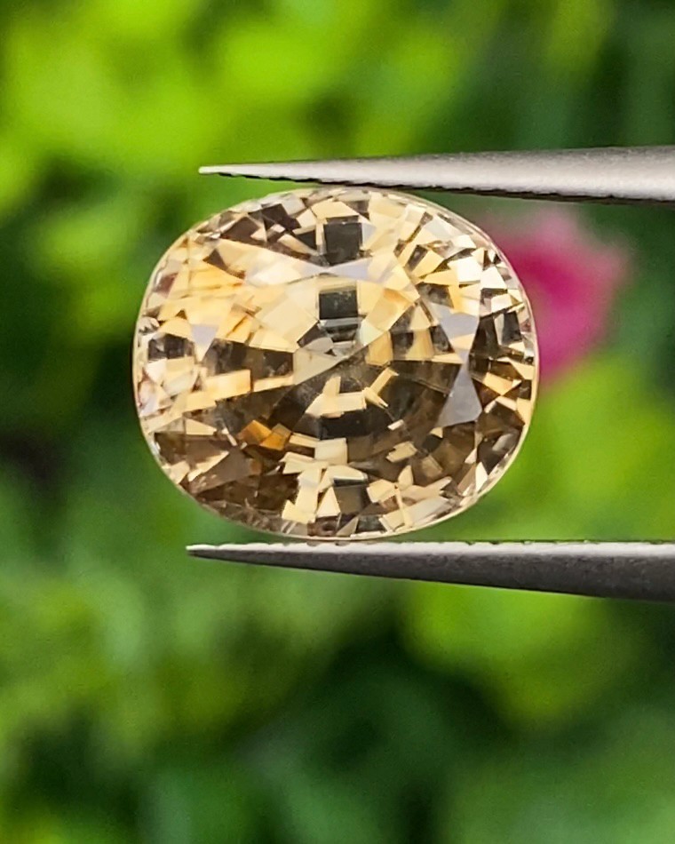 พลอย เพทาย Natural Zircon 6.55 กะรัต (Cts.) พลอยแท้ อัญมณีมงคลประจําวันเกิด เครื่องประดับพลอย