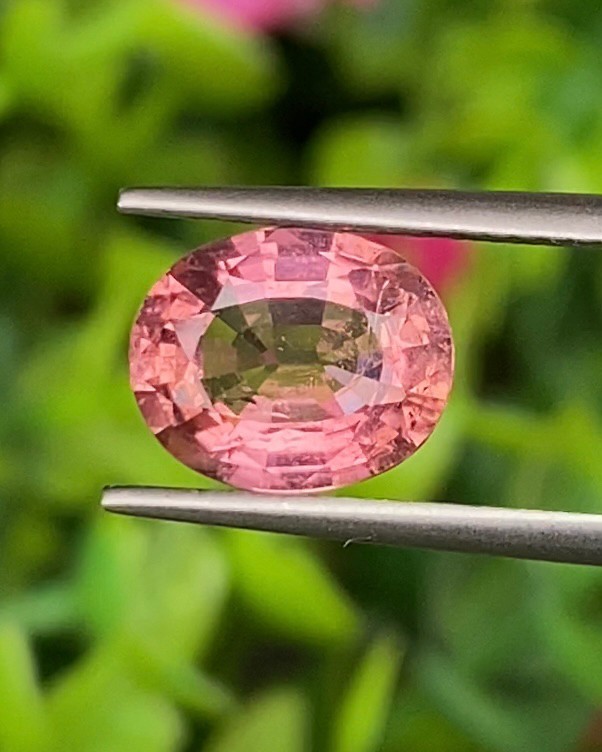 พลอย ชมพู พิ้งค์ ทัวร์มารีน (Pink Tourmaline) 2.38 กะรัต (Cts.) อัญมณีมงคลประจําวันเกิด เครื่องประดับพลอย