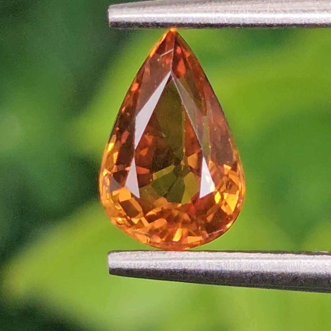 พลอย บุษราคัม yellow sapphire 1.07 กะรัต (Cts.) พลอยแท้ อัญมณีมงคลประจําวันเกิด เครื่องประดับพลอย