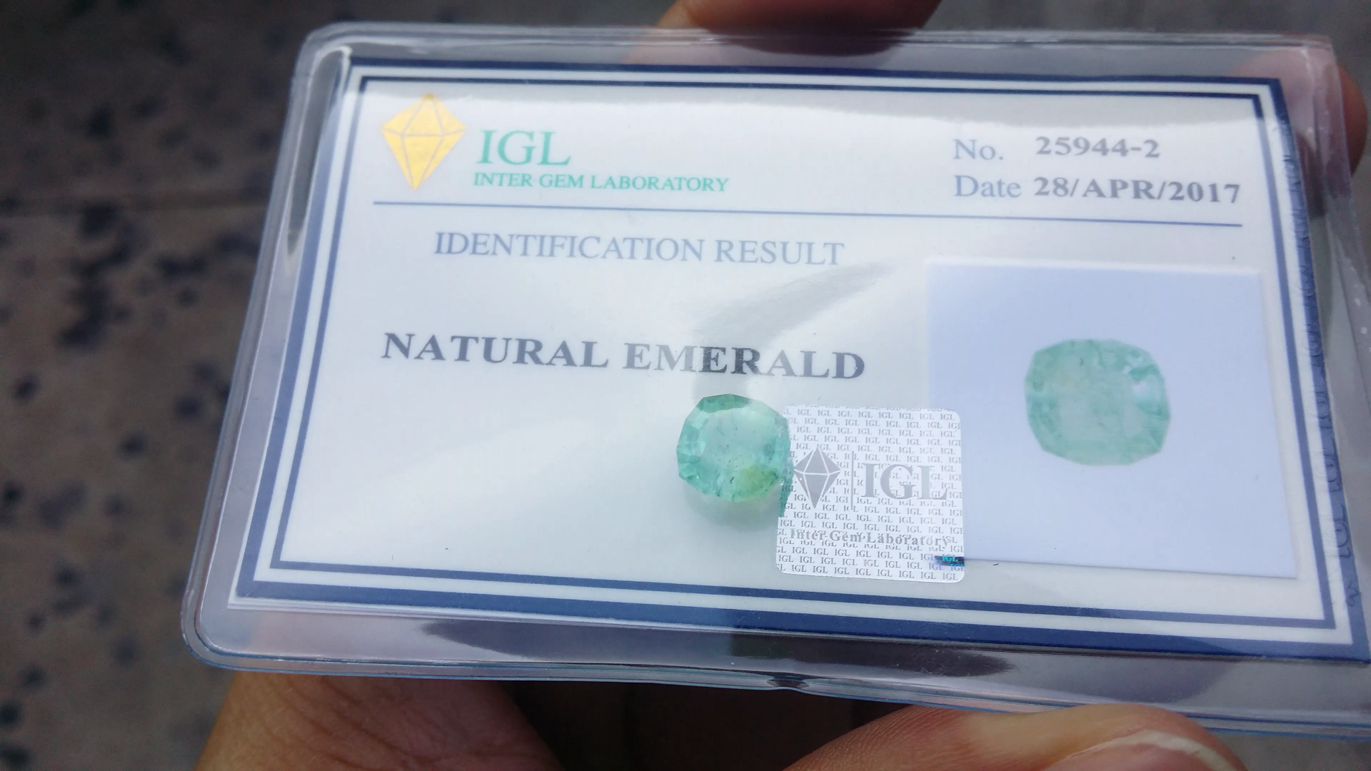 พลอย มรกต โคลัมเบีย Colombian Emerald 2.942 กะรัต (Cts.) พร้อมใบเซอร์ พลอยแท้ อัญมณีมงคลประจําวันเกิด เครื่องประดับพลอย