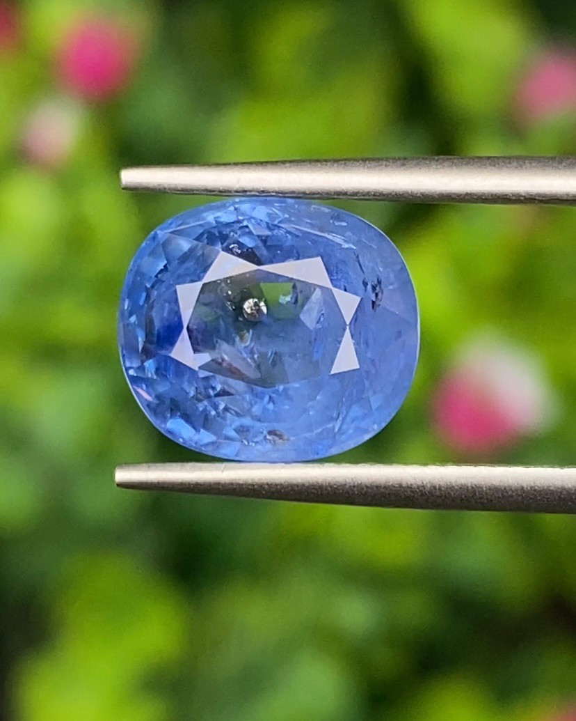 พลอย ไพลิน (Blue Sapphire) 5.18 กะรัต (Cts.) *สีพิเศษ คอร์นฟาวเวอร์ บลู (Cornflower Blue)* พร้อมใบเซอร์ พลอยแท้ อัญมณีมงคลประจําวันเกิด เครื่องประดับพลอย
